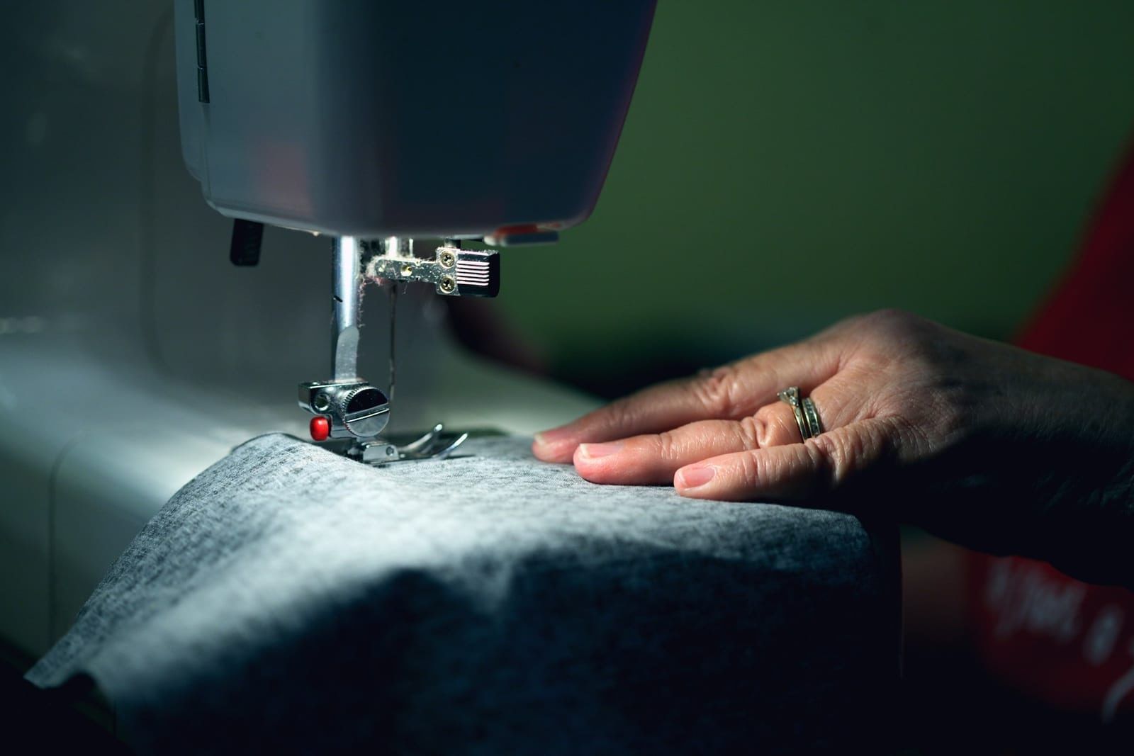 Costura de precisión en el taller